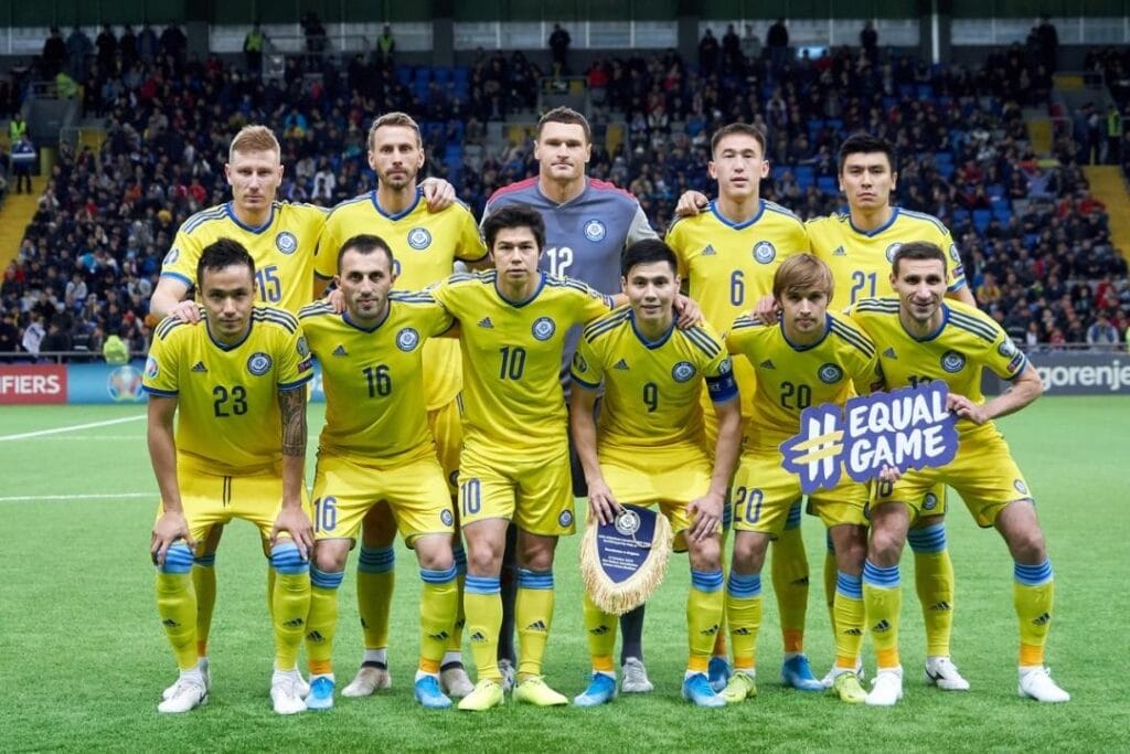 Сборная Казахстана потеряла пять позиций в рейтинге ФИФА