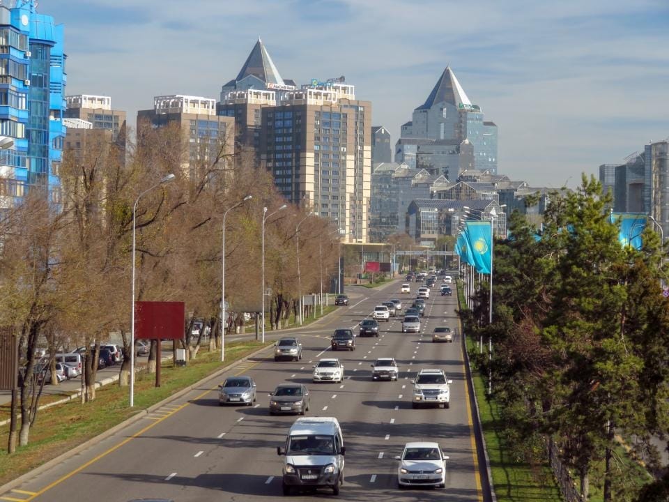 Пассажирский автобус сгорел в Алматы