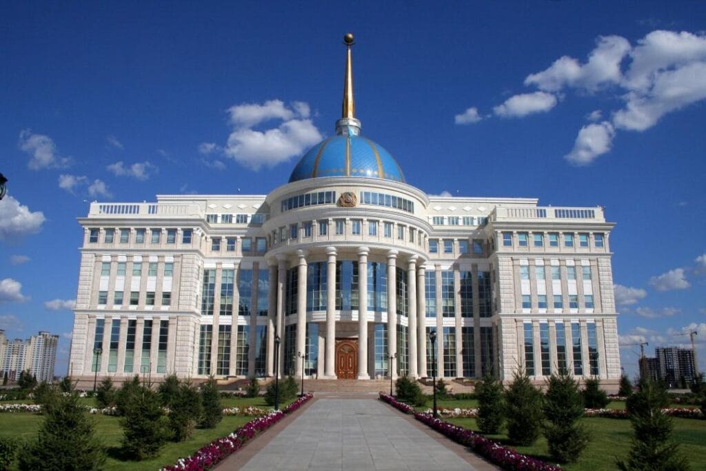 Берик Уали прокомментировал расширение полномочий Назарбаева