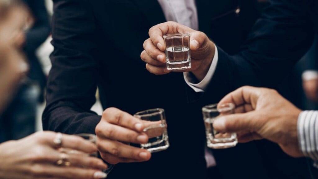 Пьяный казахстанец залез на вышку и требовал разговора с Путиным