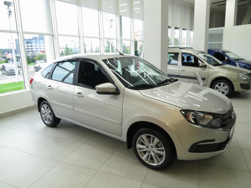 Жители Казахстана стали чаще покупать новые авто