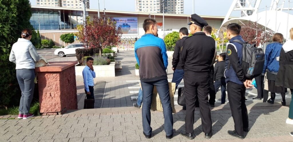 В Алматы эвакуировали ТРЦ Mega Center