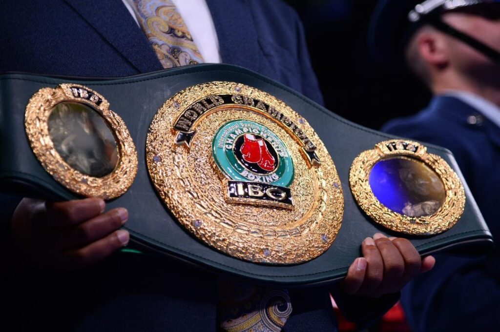 Токаев поздравил Головкина с победой