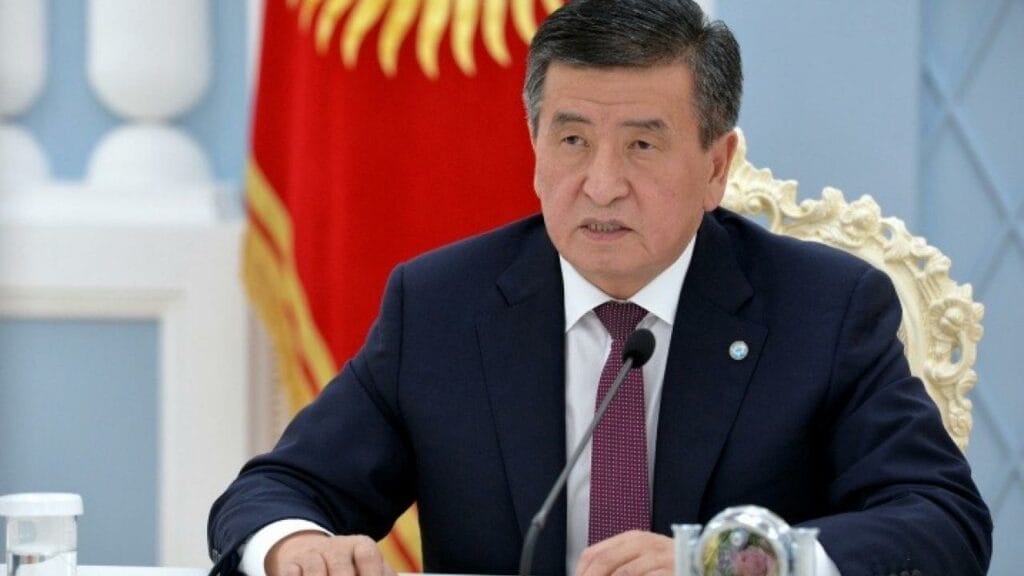 Президент Кыргызстана отказался уходить в отставку