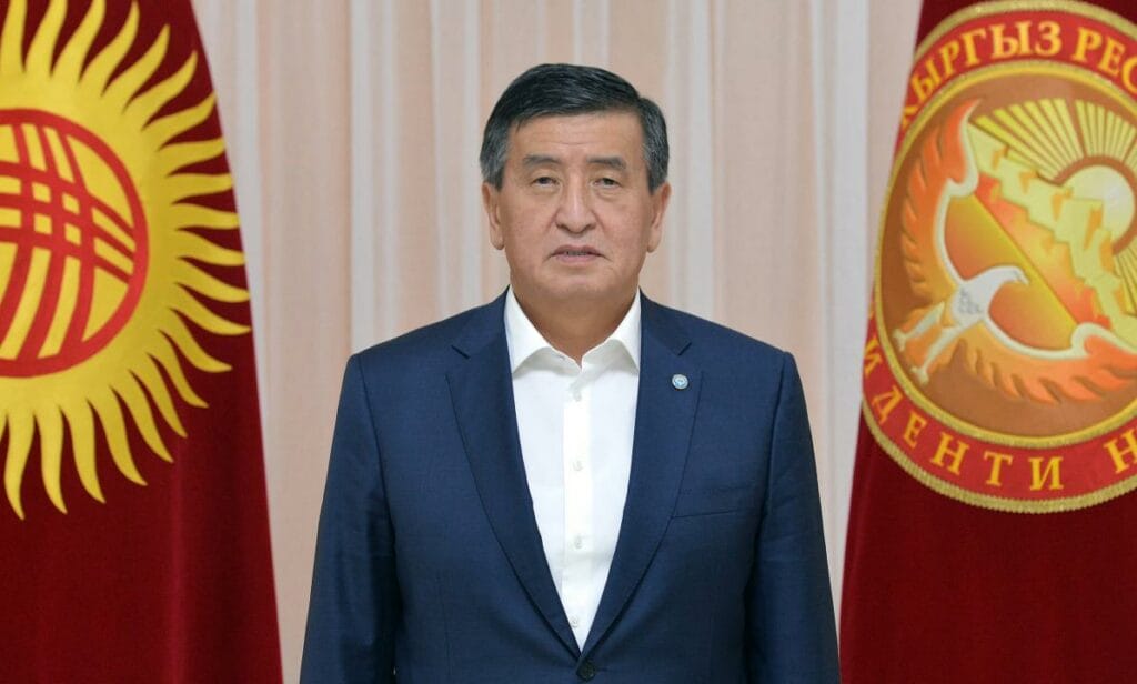 Президент Кыргызстана ушел в отставку