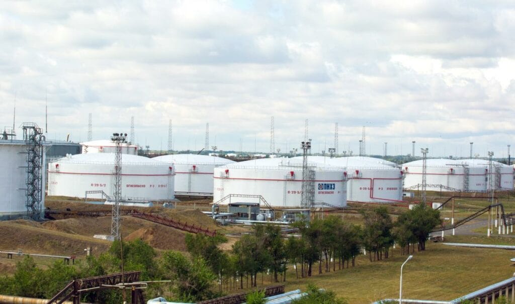 На нефтехимическом заводе в Павлодаре произошло возгорание