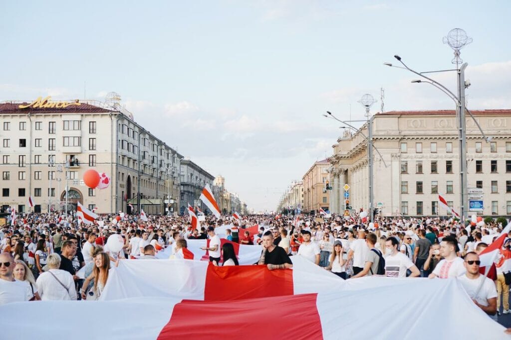 На митинге в Минске открыли стрельбу резиновыми пулями