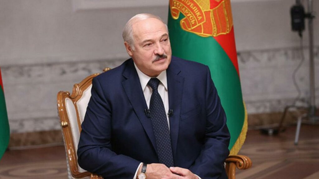 Лукашенко не готов передавать управление страной женщине