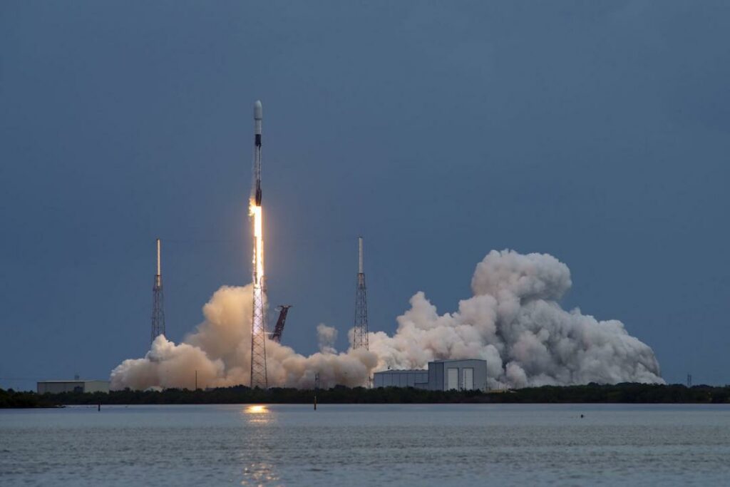 SpaceX вывела на орбиту группу интернет-спутников Starlink