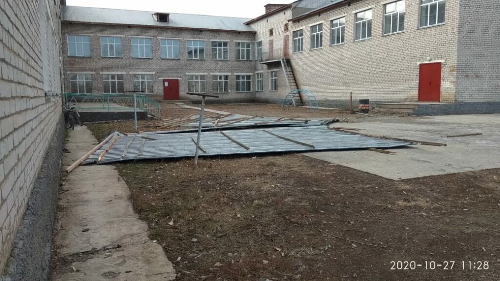 Шығыс Қазақстан облысында қатты жел мектептің шатырын ұшырып жіберді