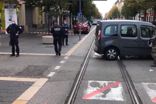 В Ницце вооруженный мужчина напал на людей у церкви
