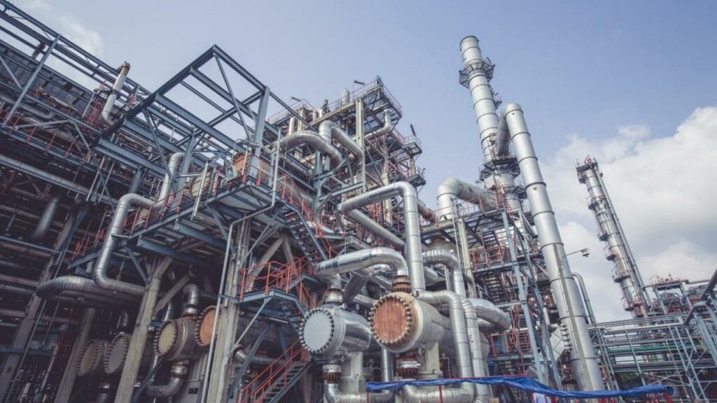 АНПЗ назвал сброс сточных вод с нефтью форс-мажором