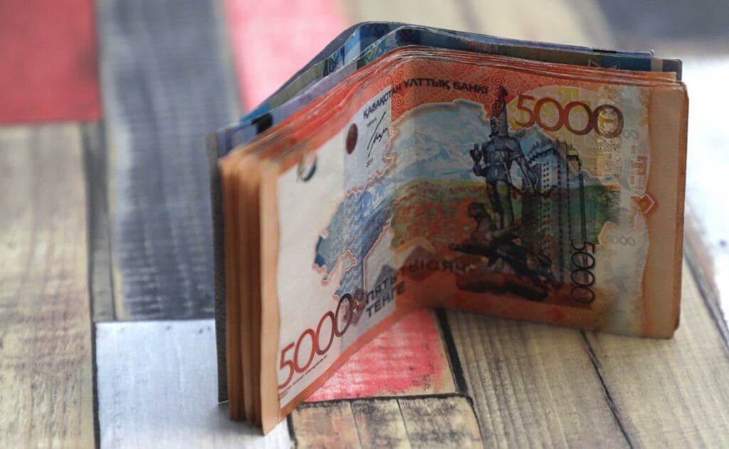 Миллиард тенге задолжали работникам предприятия в Казахстане