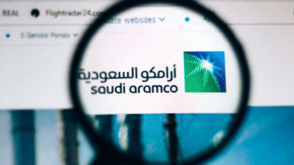 Fitch изменило прогноз по рейтингам Saudi Aramco на «негативный»