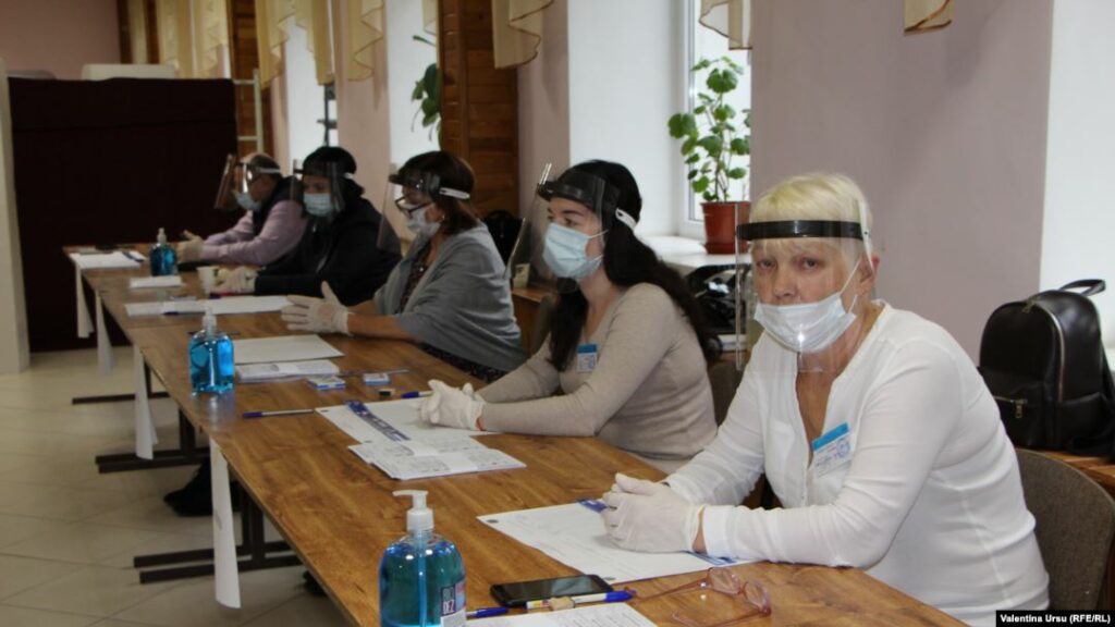 Молдовадағы президент сайлауының екінші туры өтіп жатыр