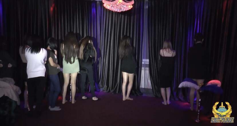 Массаж салонында жезөкшелер қызмет көрсеткен