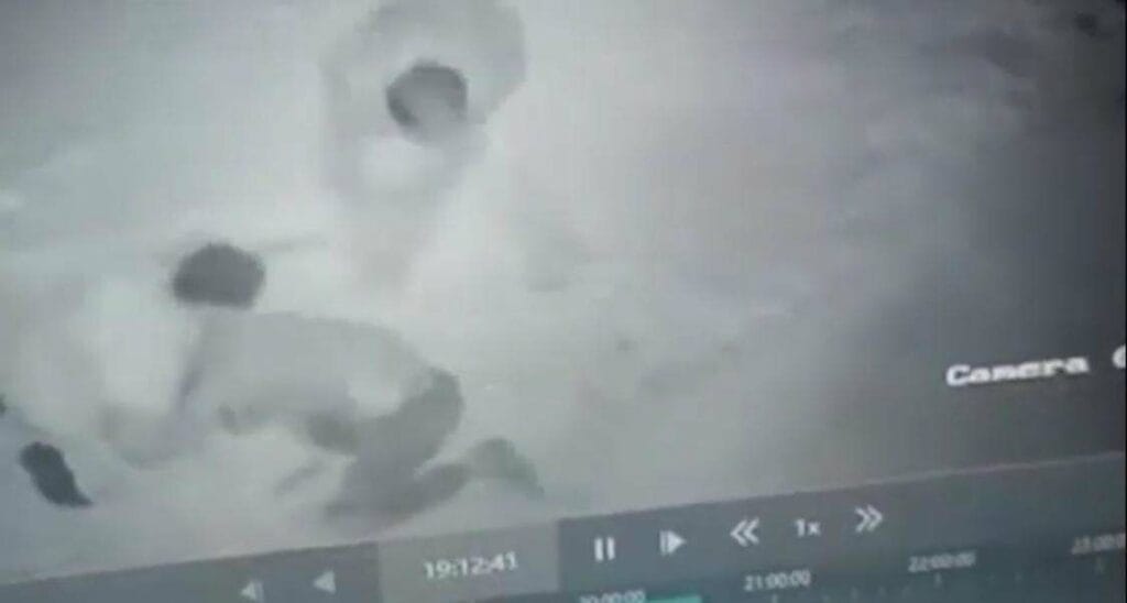 Таразда түнде такси жүргізушісін ұрып, тонап кеткен екі адам ұсталды