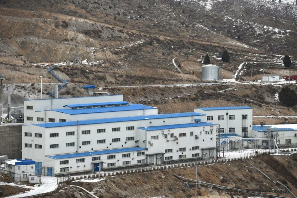 В Кыргызстане возобновило деятельность предприятие «KAZ Minerals Бозымчак»