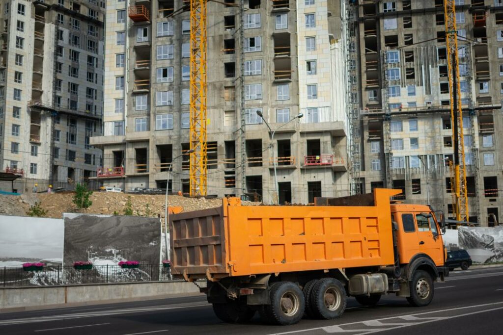 На бюджетное строительство потратили впустую 2,4 млрд тенге