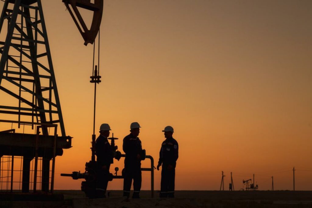 В России снизилась добыча нефти и газа