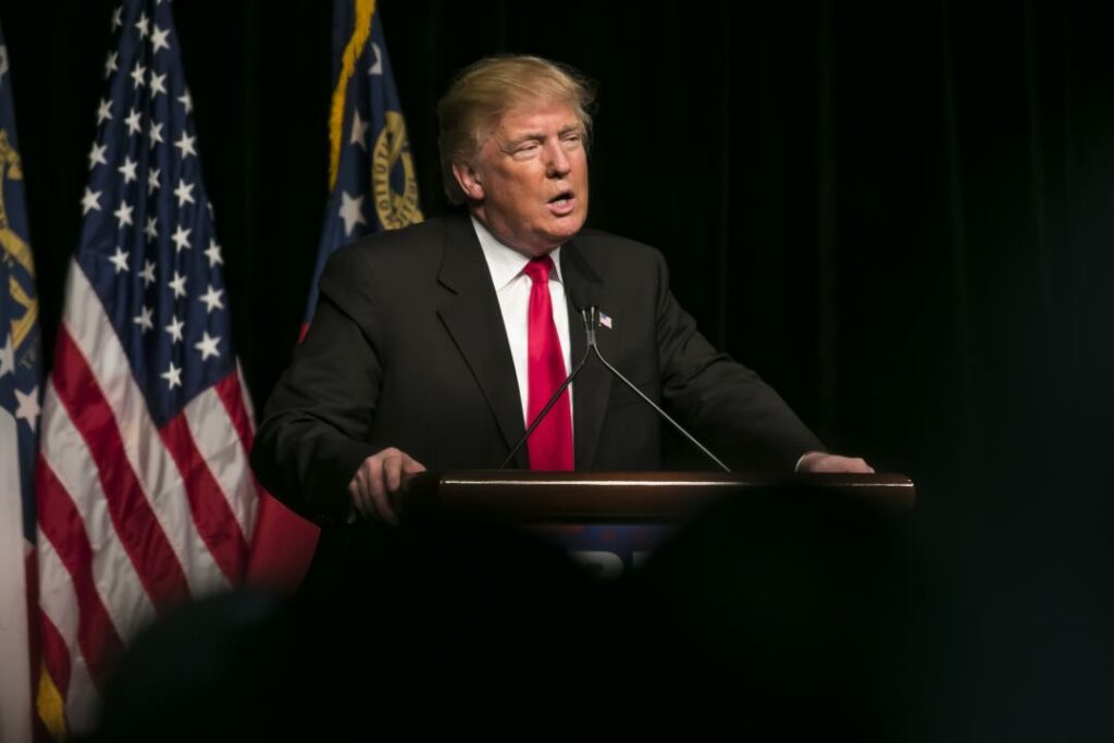 Трамп рассматривал возможность помиловать самого себя
