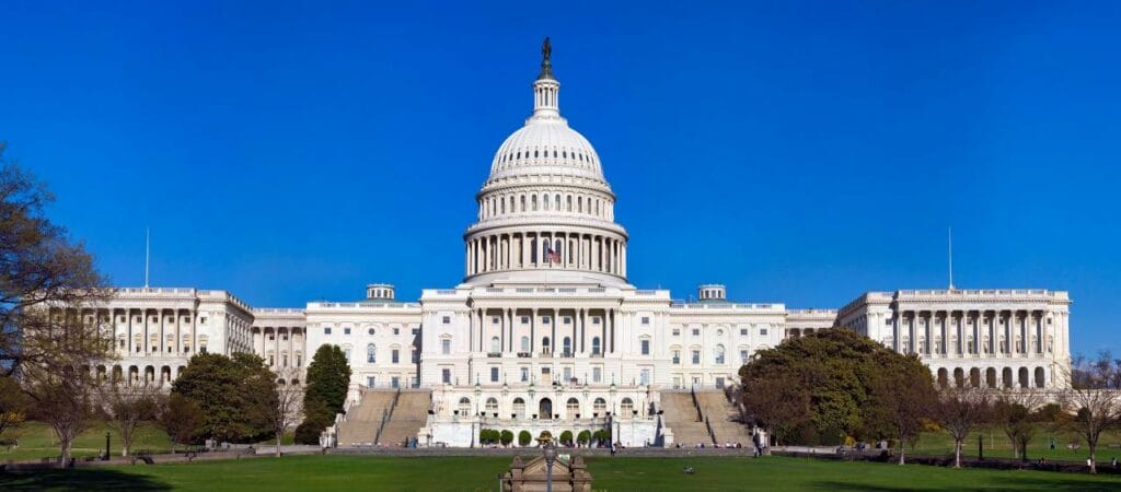 Нижняя палата Конгресса США проголосовала за импичмент Трампа