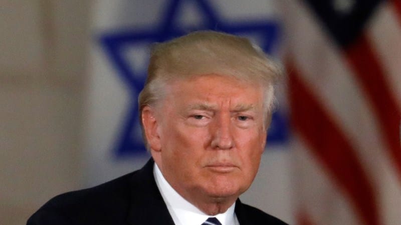Трамп в день инаугурации покинет Белый дом