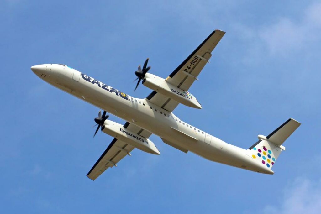Пилот Qazaq Air рассказал о поломке шасси самолета при посадке