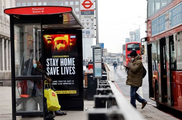 Ұлыбританияда дені сау, жас адамдар індетті өз еркімен жұқтыра алады