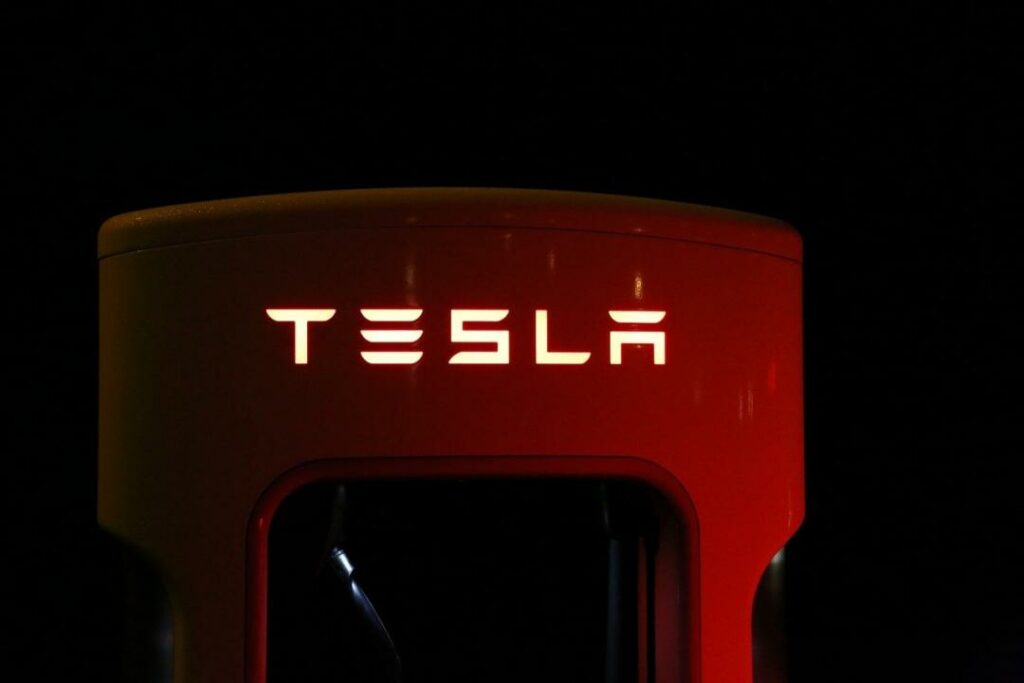 Tesla приостановила продажи бюджетной версии Model Y