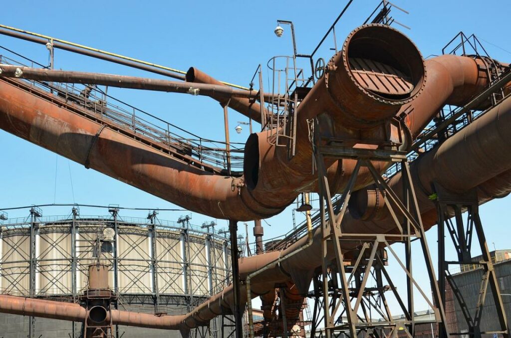 Взрыв на газопроводе прекратил транзит газа в Казахстан