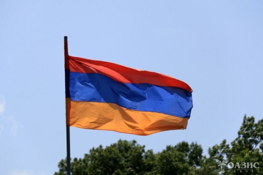 Пашинян отправил в отставку начальника Главного штаба ВС Армении