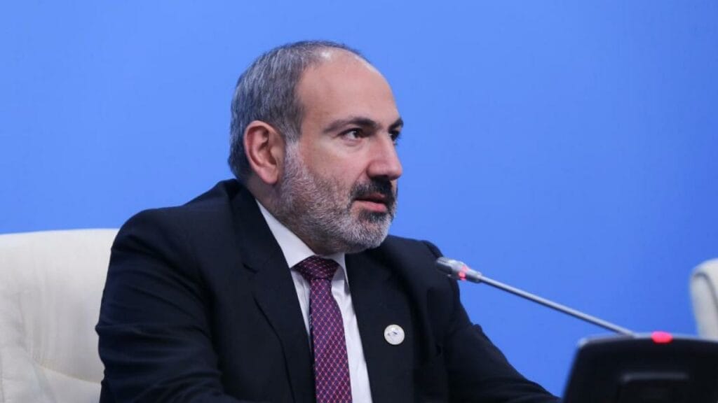 Пашинян инициирует поправки к Конституции для смены формы правления