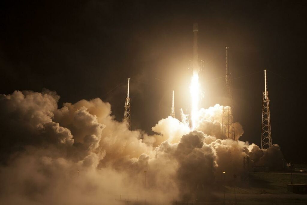 SpaceX планирует 9 марта запустить группировку микроспутников