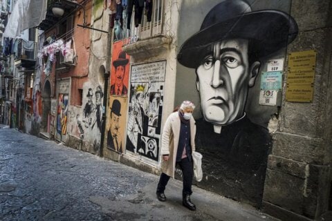 Италияда мектептер мен дүкендер қайта жабылады