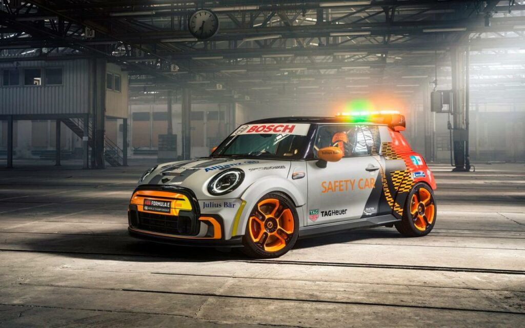 Mini представила обновленный электрокар