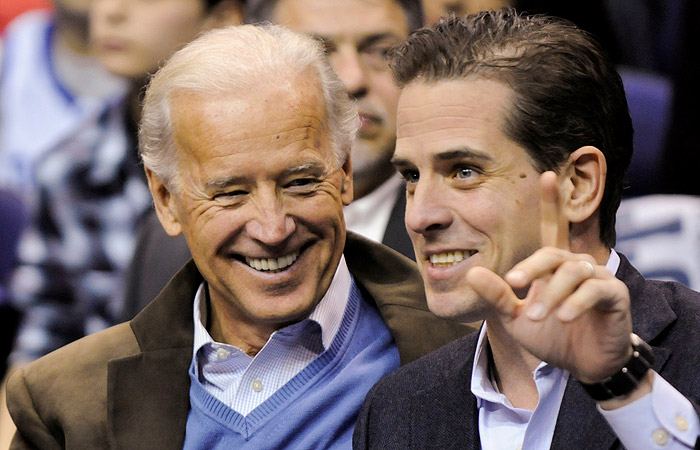 Жириновский Байденге ұлынан бас тартуға кеңес берді