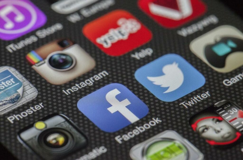 Личные данные более 3 млн казахстанских пользователей Facebook похитили хакеры