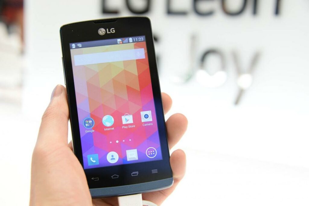 LG прекращает выпуск смартфонов