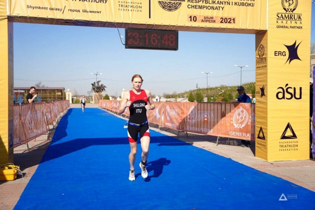 Арина Шульгина стала чемпионкой Казахстана по триатлону