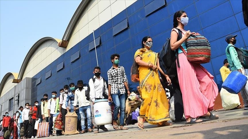 Үндістанда бір тәулікте 200 мыңнан астам адам індет жұқтыруды