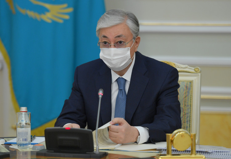 Токаев поручил завершить проекты в сфере нефтегазохимии Атырауской области