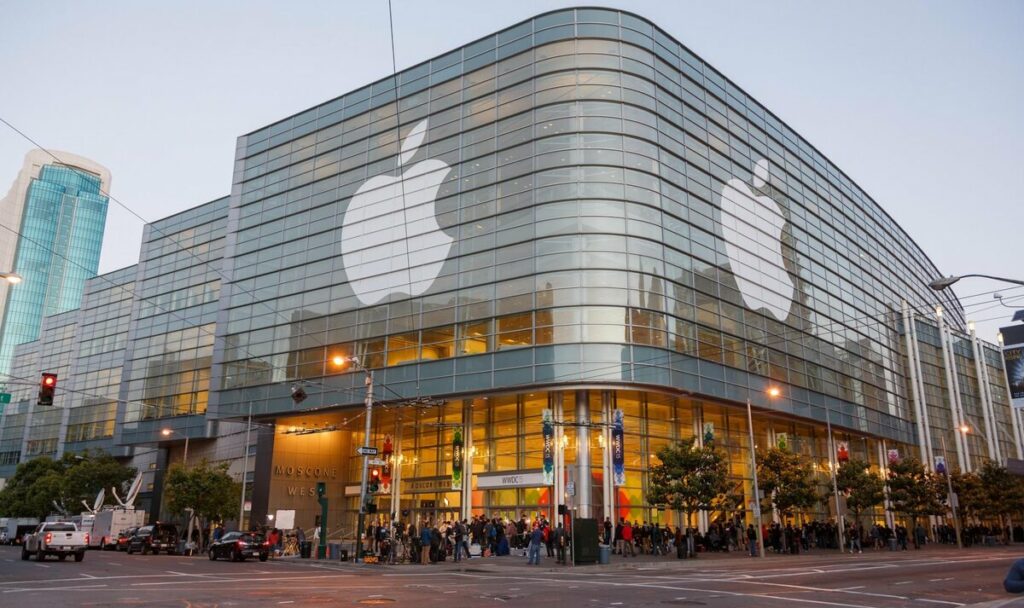 Apple планирует инвестировать $430 млрд в экономику США