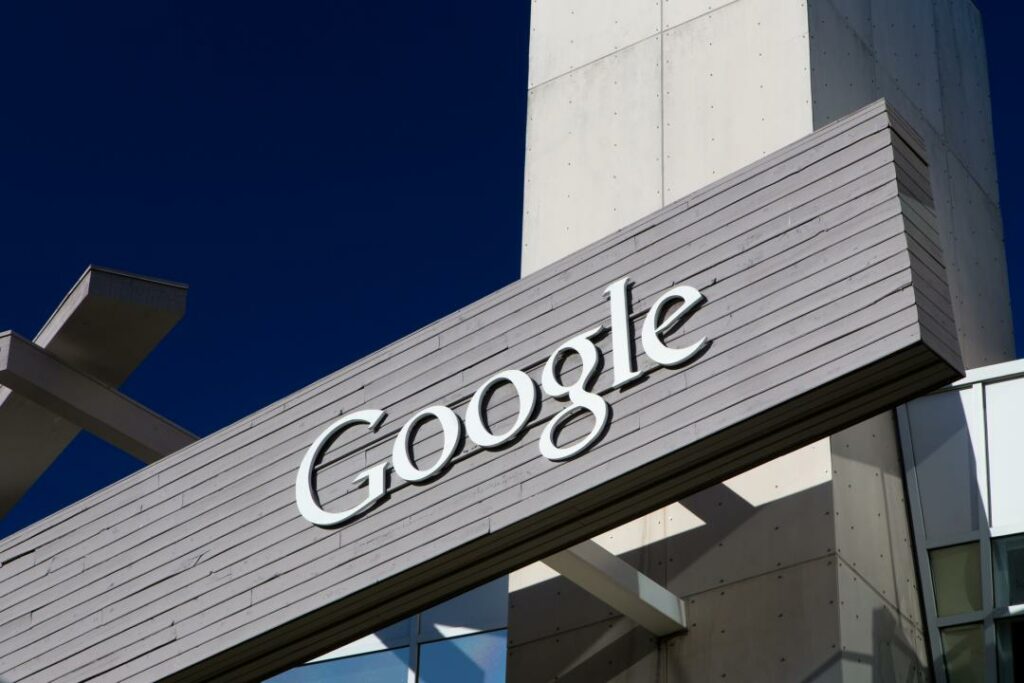 Чистая прибыль материнской компании Google выросла в 2,6 раза