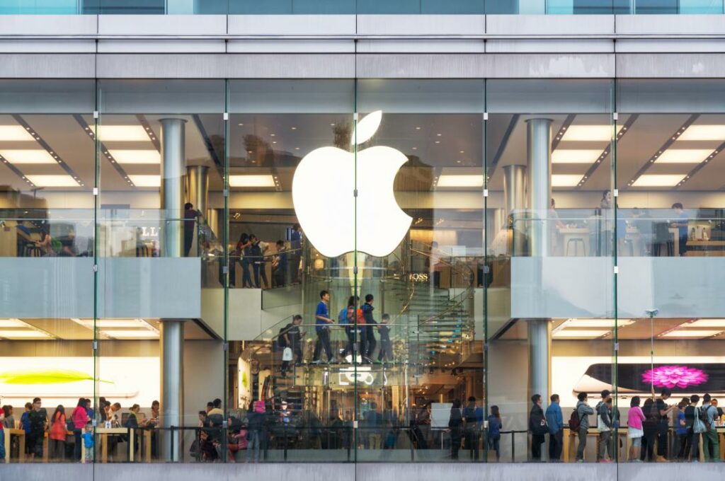 Квартальные показатели Apple оказались выше прогнозов Refinitiv
