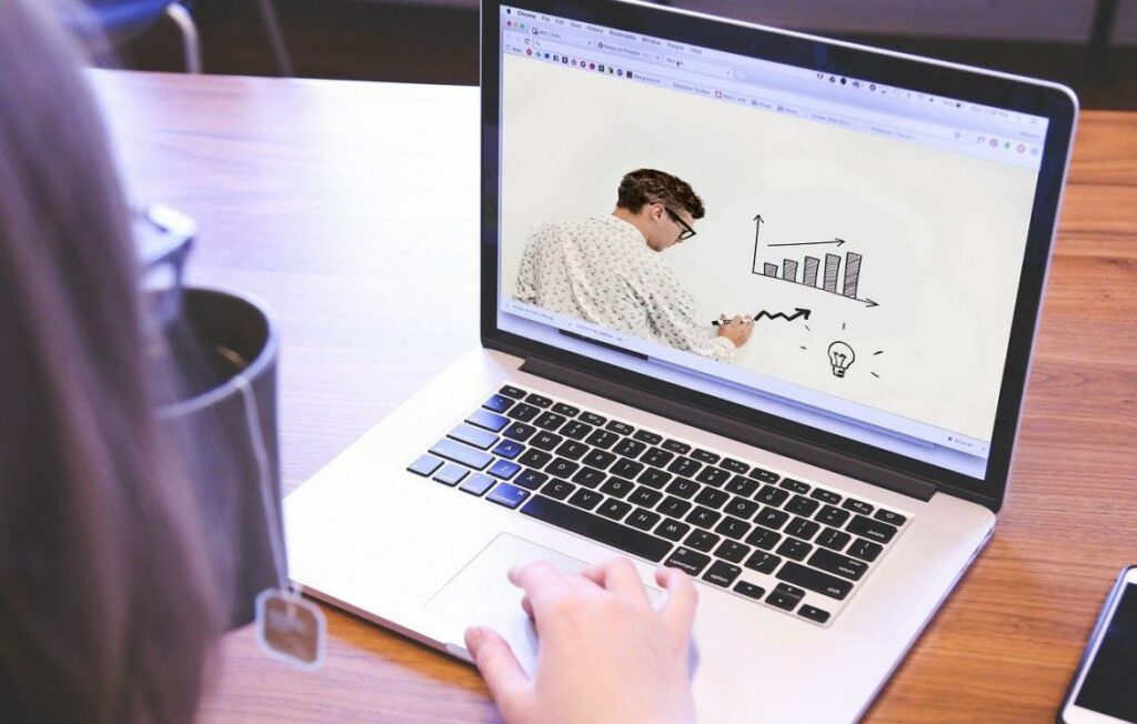 Coursera увеличила выручку в I квартале на 64%