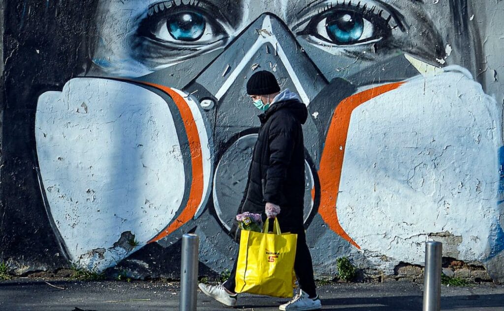 Ұлыбритания біртіндеп қалыпты өмірге орала бастады