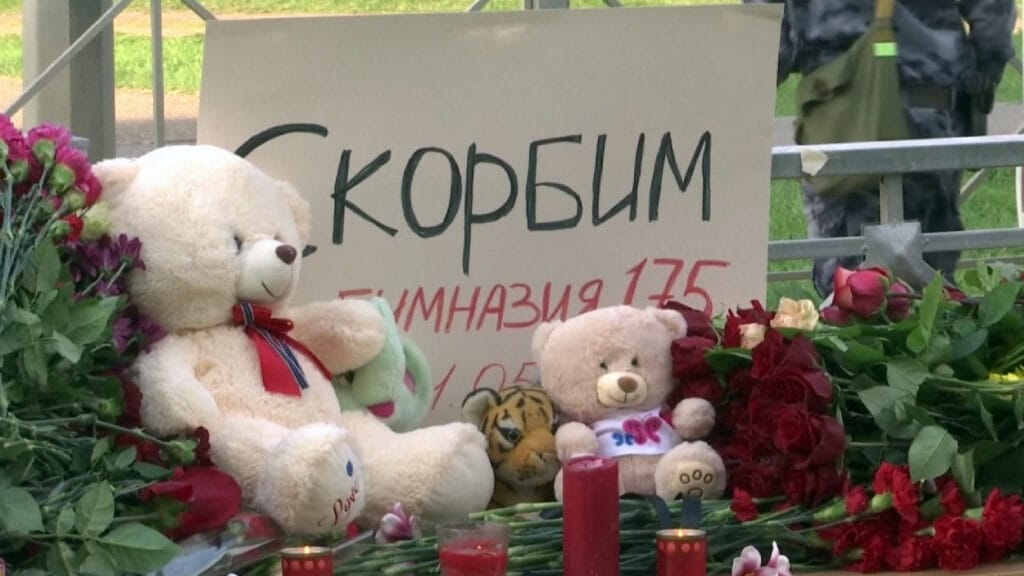 Путин Қазан қаласында балаларды құтқарған мұғалімдерді марапаттауды тапсырды