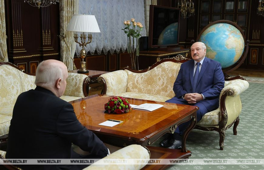 Лукашенко призвал узнать у стран СНГ об их готовности присоединиться к ЕАЭС