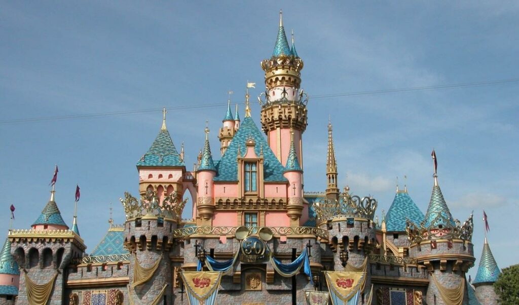 В Калифорнии 15 июня парки Disneyland откроются для всех